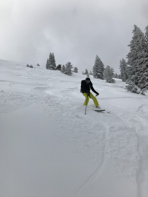 spyder winner athletic fit - finding powder and working on turn techniques in the spyder winner.