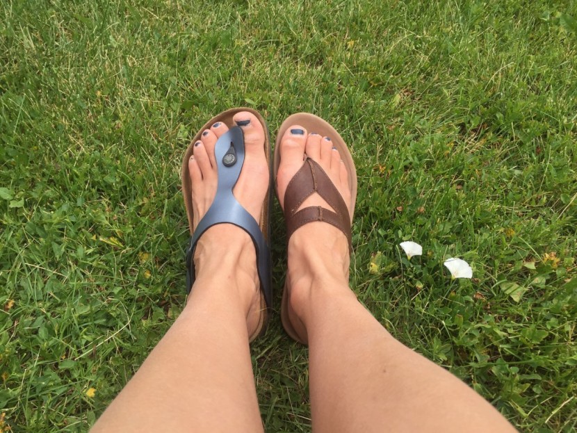 olukai lala - both the gizeh and the lala are stable and supportive sandals, but...