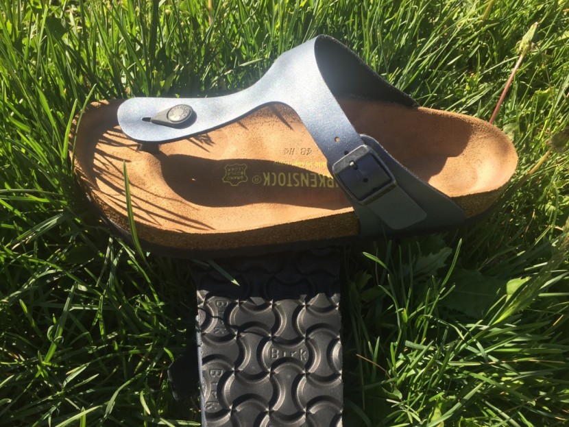 flip flops womens - a deep heel cup and strategic contouring help provide superior...