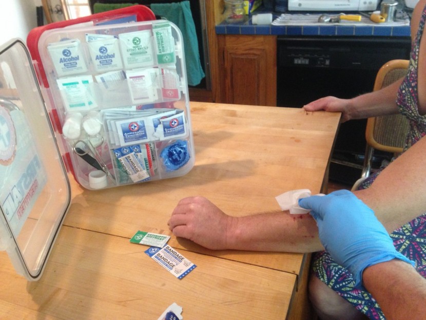 be smart get prepared 326 piece - easy access makes simple first aid on minor cuts and scrapes a breeze.