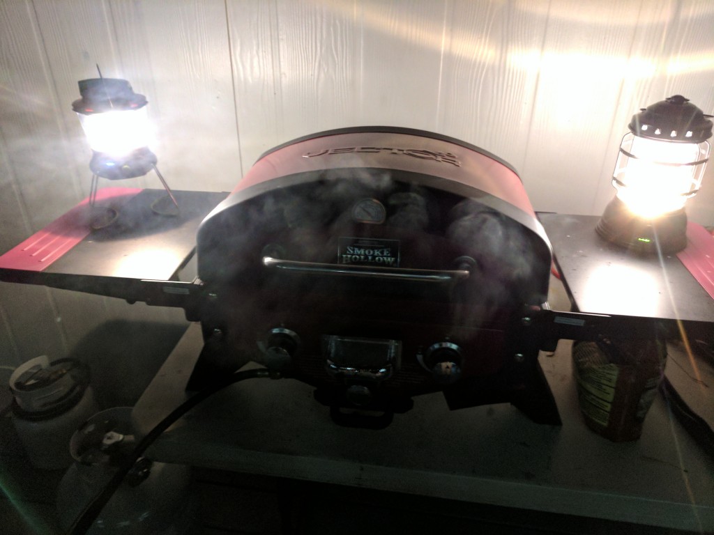 Vector gas tabletop clearance grill with smoke tray