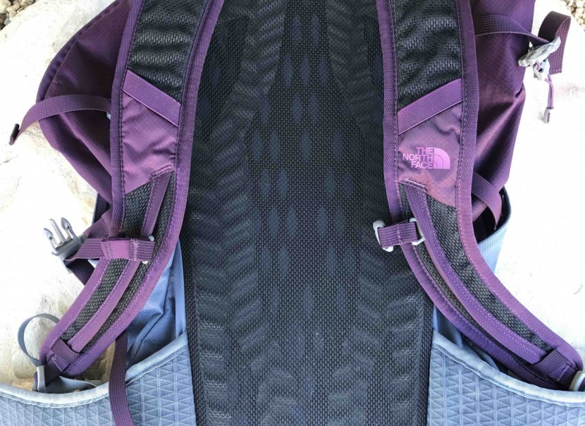 the north face aleia 22 - the back has some good padding while promoting ventilation, and the...