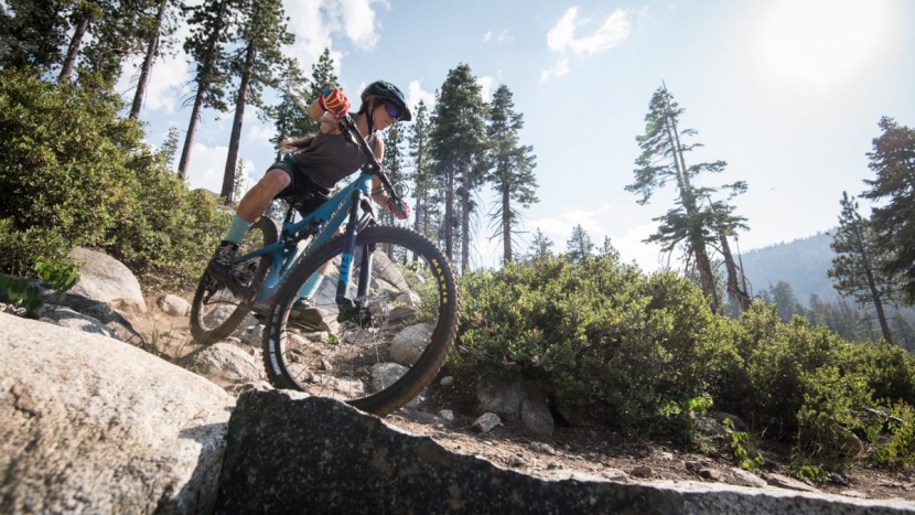 juliana furtado r 2018 - the maxxis minion dhf offers aggressive shoulder knobs for cornering...