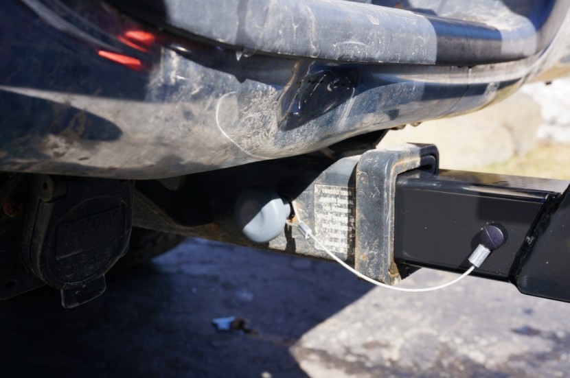 yakima dr. tray - the yakima dr tray uses an expanding wedge system to both eliminate...