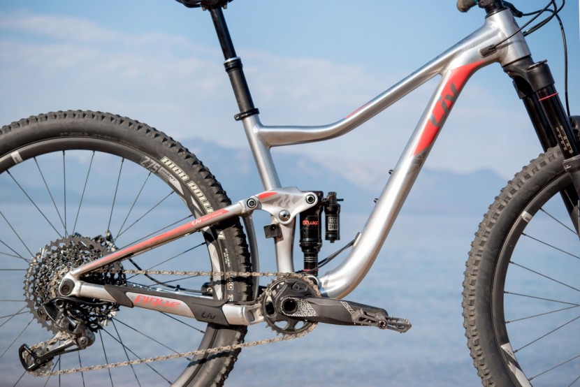 liv pique sx 1 2018 - the pique sx's airy front triangle allows for a low standover height...