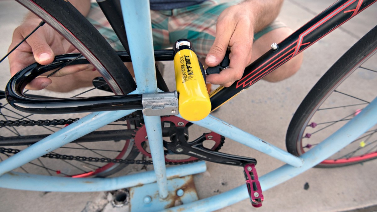 Kryptonite New York Lock Standard U-Lock Review (The straightforward design of the New York Standard from Kryptonite makes locking up an easy task.)