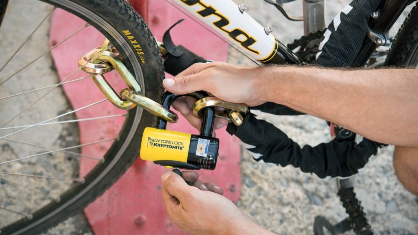 kryptonite new york fahgettaboudit chain and disc lock - the significant weight of this lock makes securing it a cumbersome...