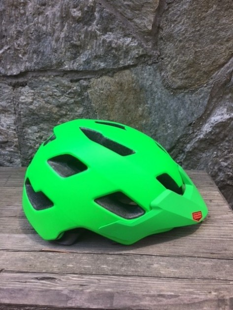 bell stoker mips - venting is minimal.