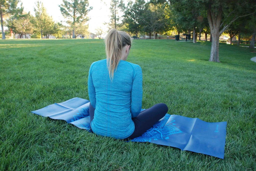 Foldable Yoga Mat?! Yoga Mat for Travel~  Yoga Mat Review-Avoalre Yoga  Mat Foldable 