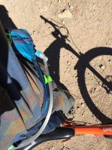 dakine low rider 5l - the tube and bite valve of the low rider wrap around the waist and...