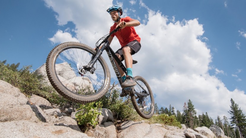 commencal meta tr 4.2 essential 2017 - the meta tr is playful and encourages frolicsome behavior.