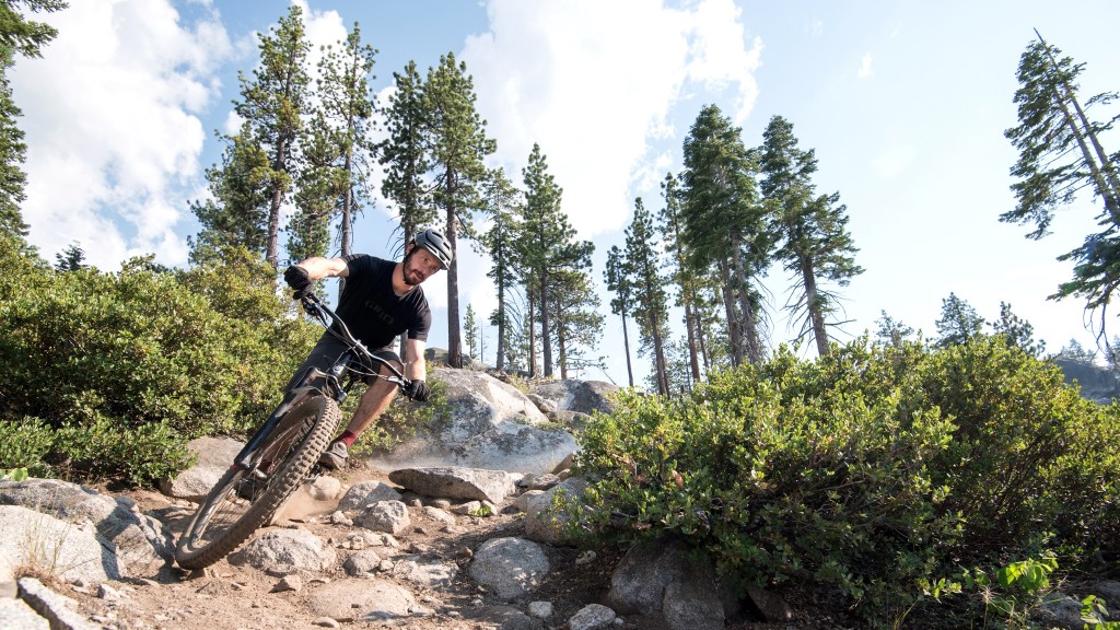 commencal meta tr 4.2 essential 2017 - handling abilities are razor sharp aboard the meta tr.