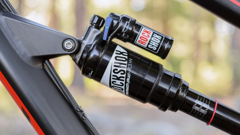 yt capra al comp 2017 - the rockshox monarch plus is a reliable choice. familiarize yourself...
