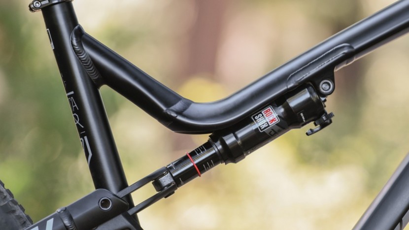 commencal meta tr 4.2 essential 2017 - the rockshox deluxe went delightfully unnoticed.