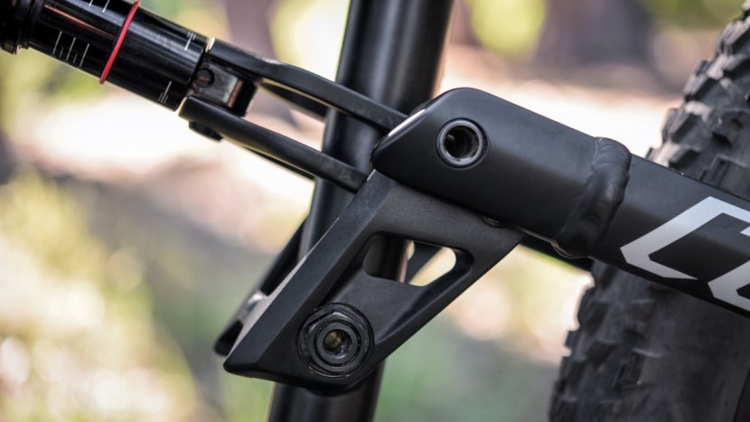 commencal meta tr 4.2 essential 2017 - a look at the rocker link on the meta am.