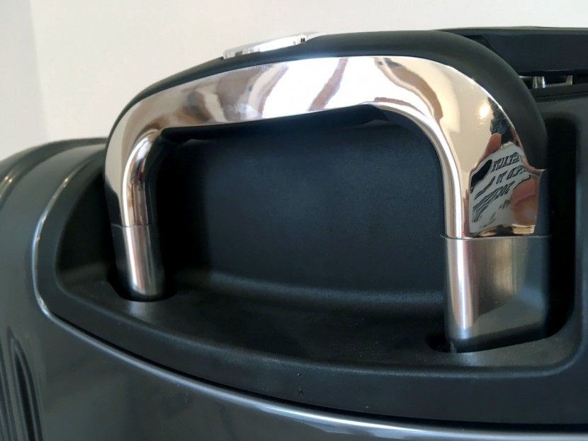 delsey helium titanium 25&quot; - a sleek stanchion design. if only there was as much thought put into...