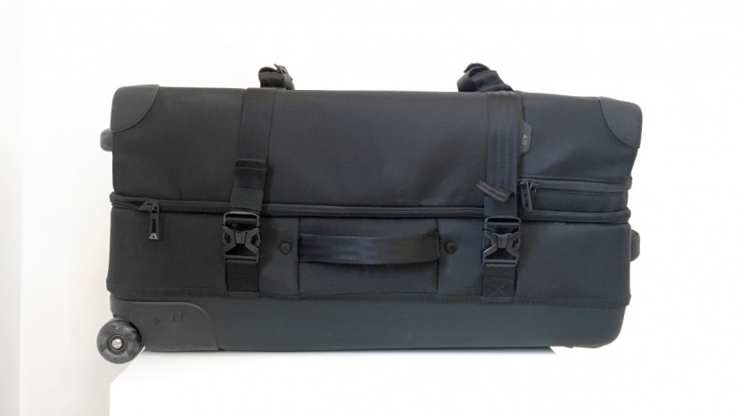 burton wheelie double deck - durable skateboard wheels and five carry handles