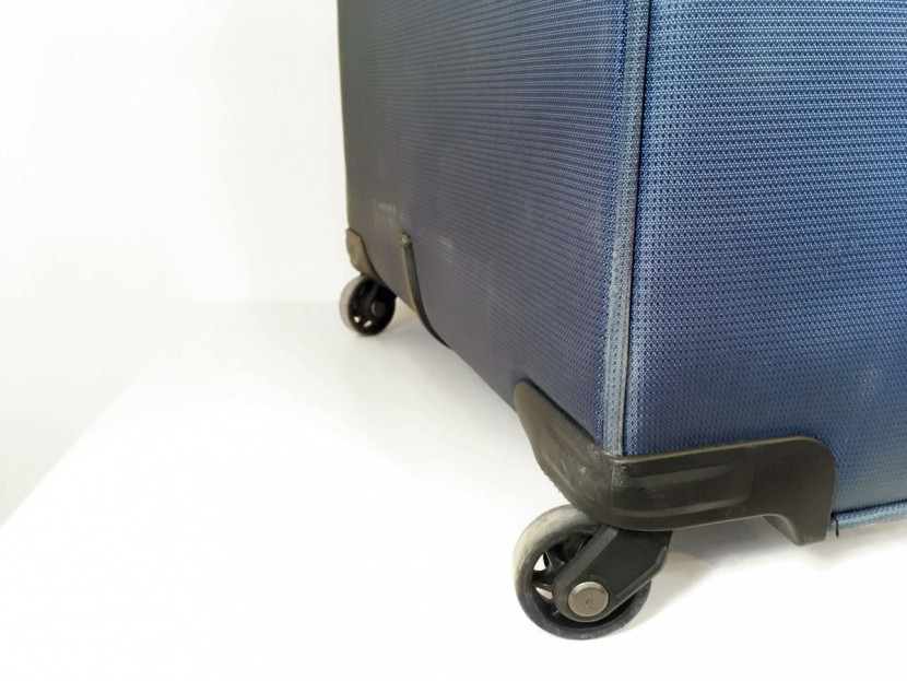 travelpro maxlite 4 25&quot; - some battered edges and fuzzy fabric after navigating concrete stairs.