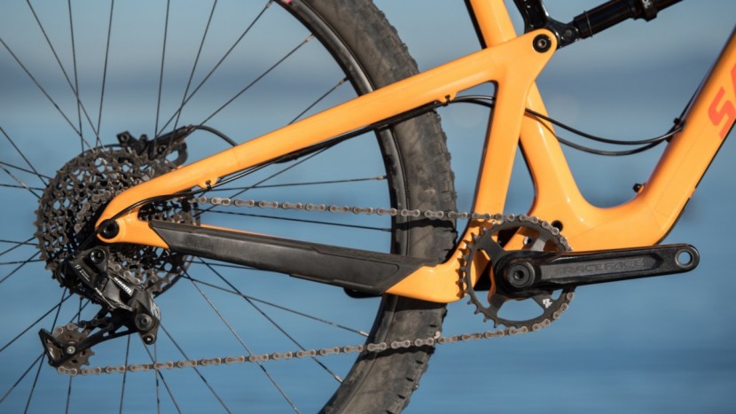 santa cruz hightower c r 2018 - the sram nx drivetrain is never sexy but is always effective.