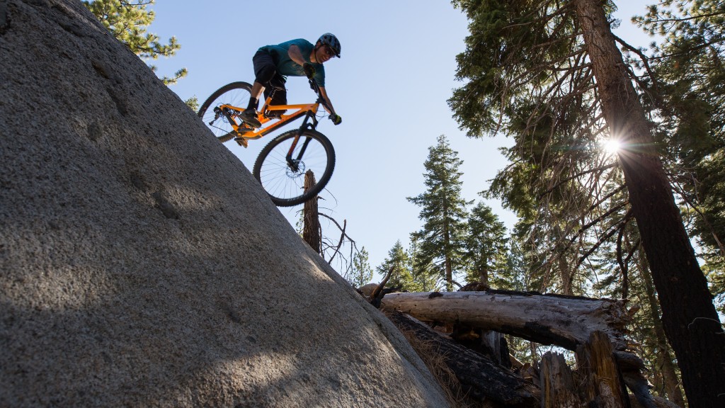 santa cruz hightower c r 2018 - the hightower's suspension is excellent at absorbing bigger hits.