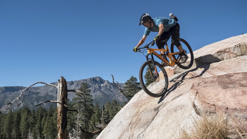 santa cruz hightower c r 2018 - aggressive rubber allows you to confidently attack some higher...