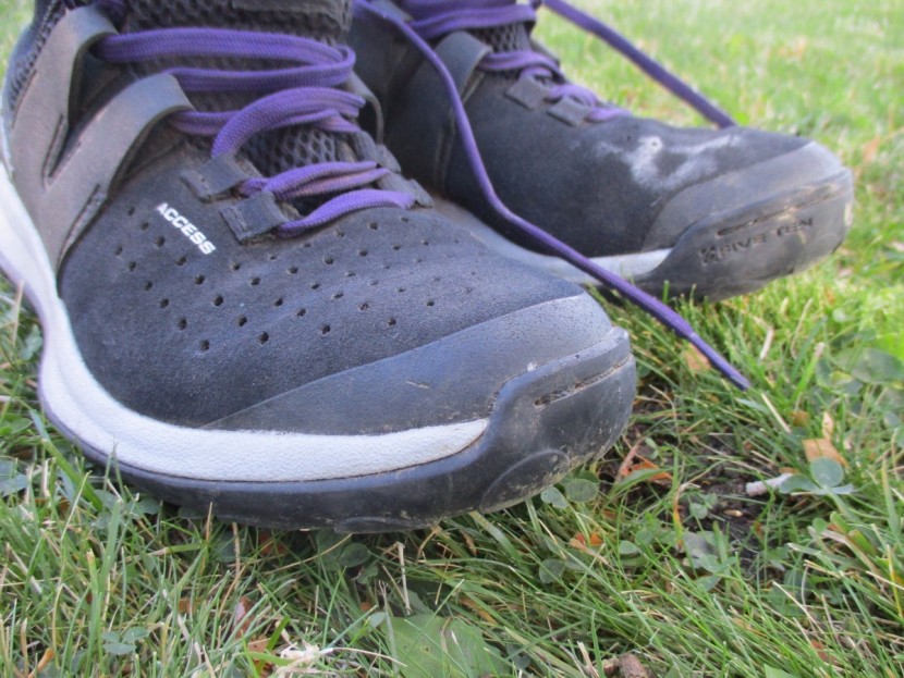 five ten access for women - the rounded toe of the access makes for poor edging.