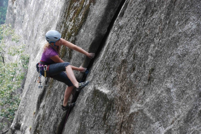 climbing helmet - the women&#039;s black diamond vector is the same as the men&#039;s version...