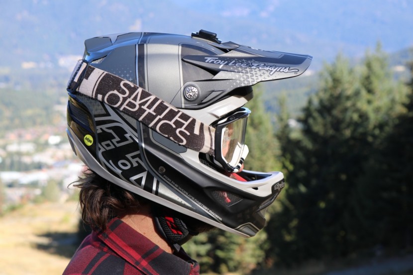 troy lee designs d3 carbon mips - side view of the tld d3
