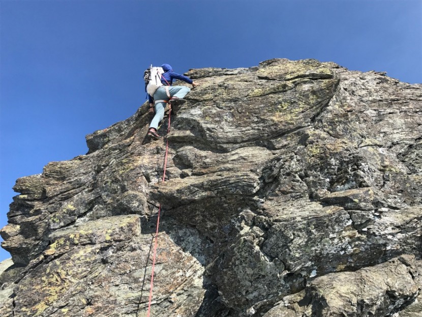 hyperlite mountain gear 3400 ice pack - testing the hmg ice pack on alpine rock. not its best terrain for...