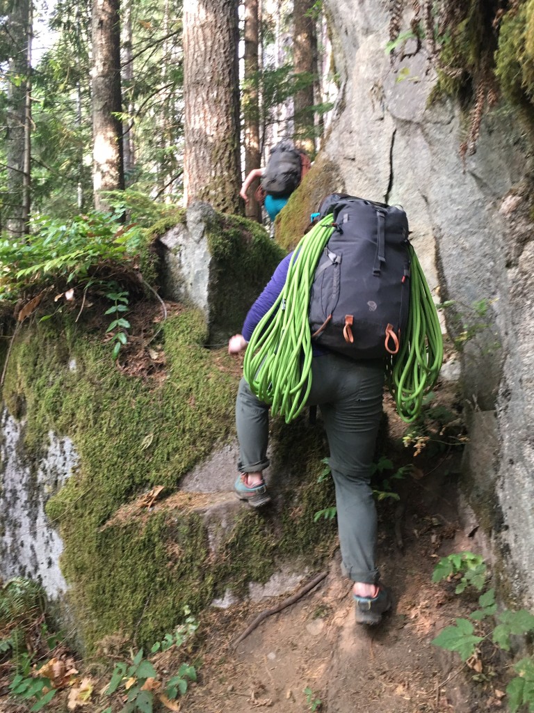 Mountain hardwear scrambler shop 30l outdry backpack