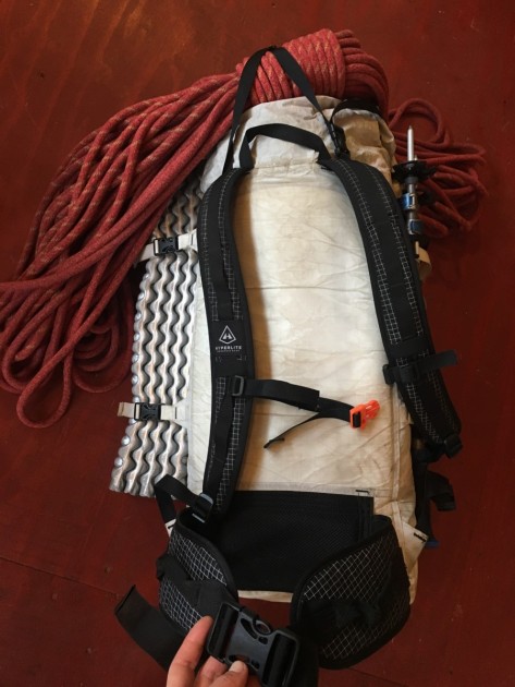 hyperlite mountain gear 3400 ice pack - excellent and simple overall suspension system on the hyperlite pack.