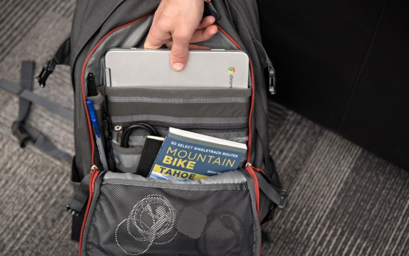 the north face surge - the front compartment boasts a ton of pockets for storing everything...