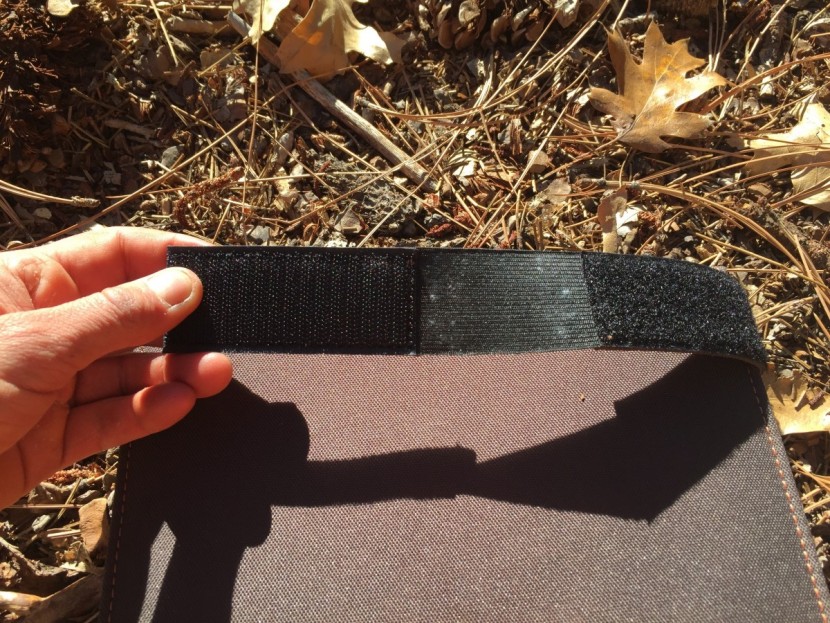 iclever boostcel 12w - this small strip of velcro is the only accessory the iclever...