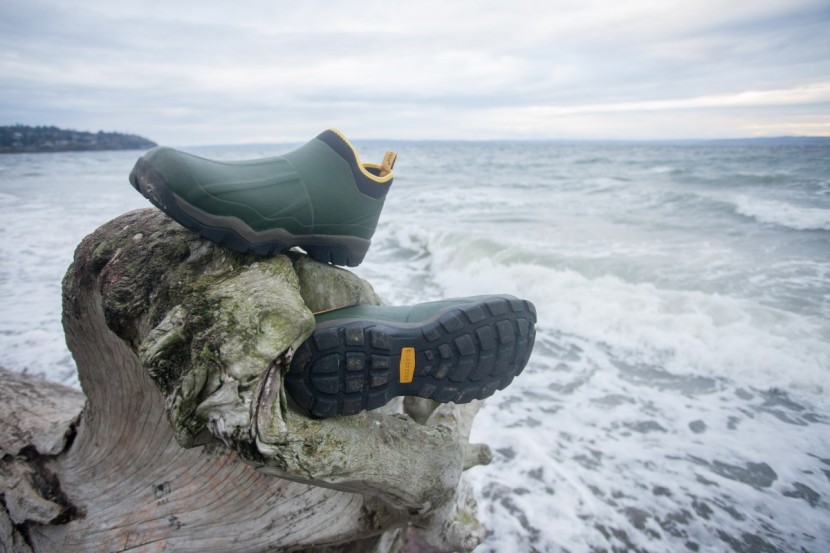 lacrosse alpha muddy - waves (even small ones) were one of the downfalls of the alpha...