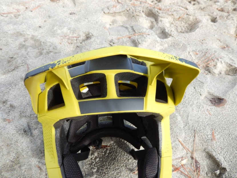 fox racing proframe - large vents on the brow of the fox proframe.