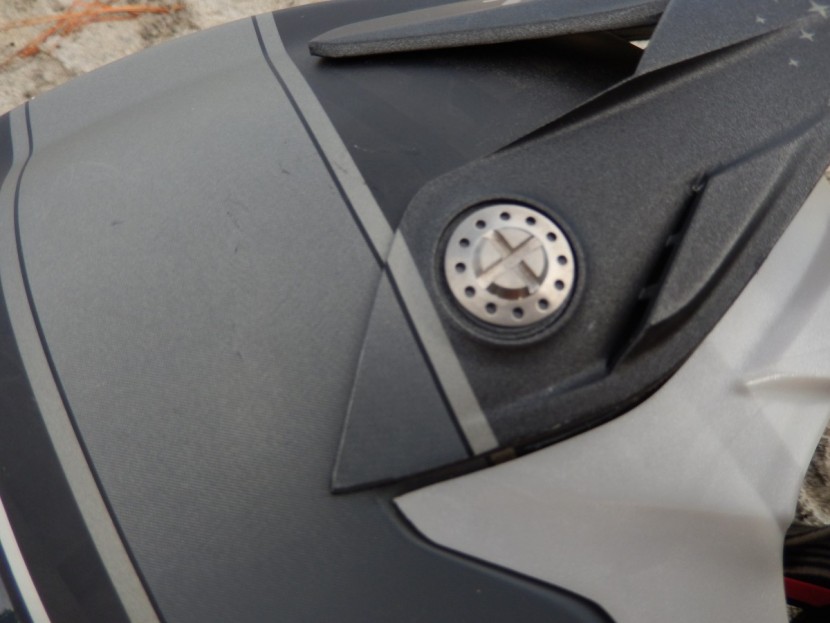 troy lee designs d3 carbon mips - tld visor screws