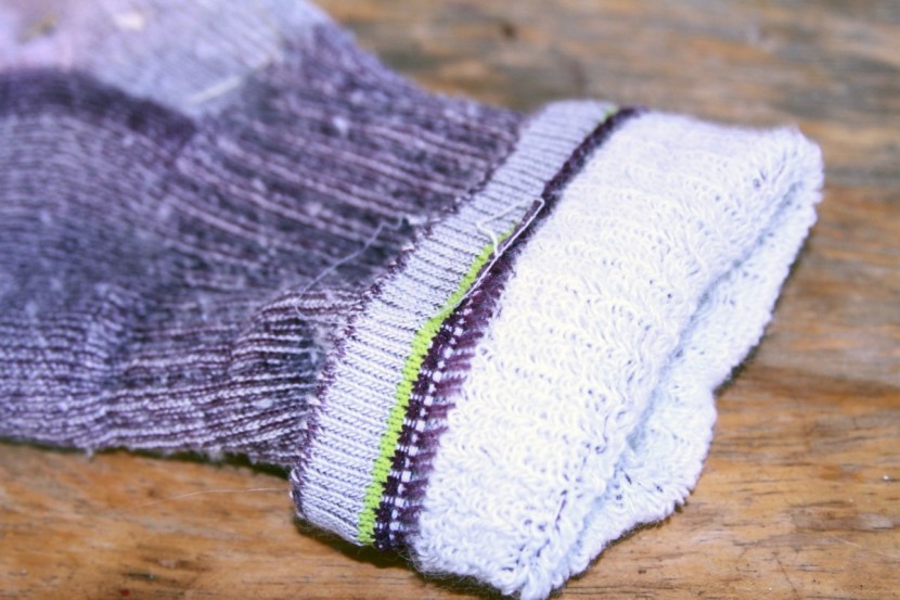 smartwool hike medium crew for women - here we note some stitching fly-aways and pilling along the length...