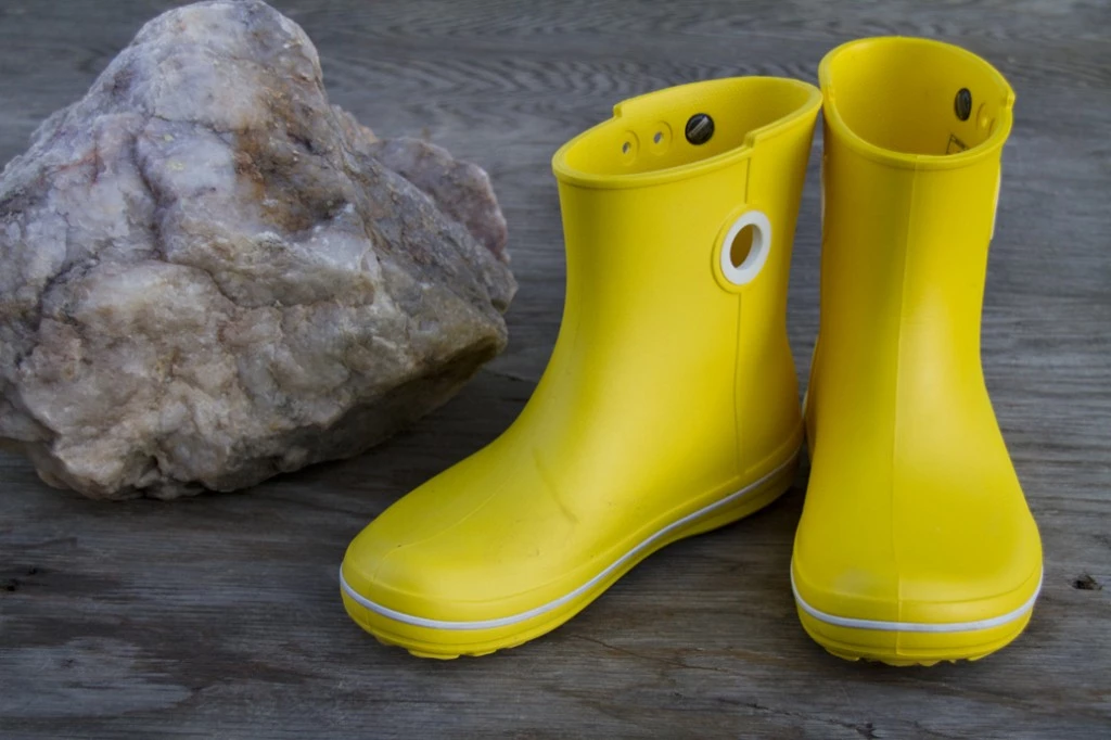 crocs jaunt shorty rain boots women review - the low-top jaunt shorty boots were fun but performed fairly average...
