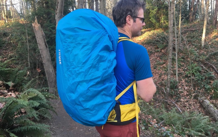 thule versant 70 - the versant comes with a built-in rain cover that covers the entire...