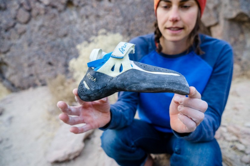 butora acro narrow fit - here, our testers scope the curve of acro from the toe to the heel.