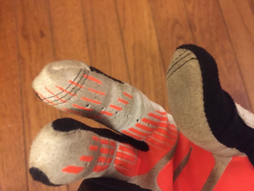 100% simi - conduction threads on the index finger and thumb make these gloves...