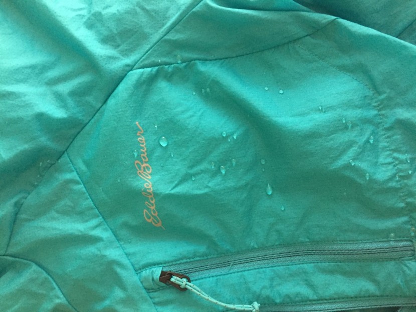 eddie bauer uplift windshell for women - the uplift/s dwr finish helps it to repel light precipitation.
