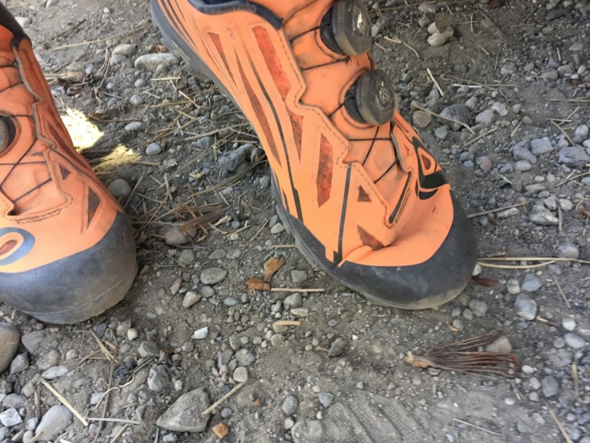 pearl izumi x-project pro - the x-project pro's carbon sole is made to flex through the toe to...