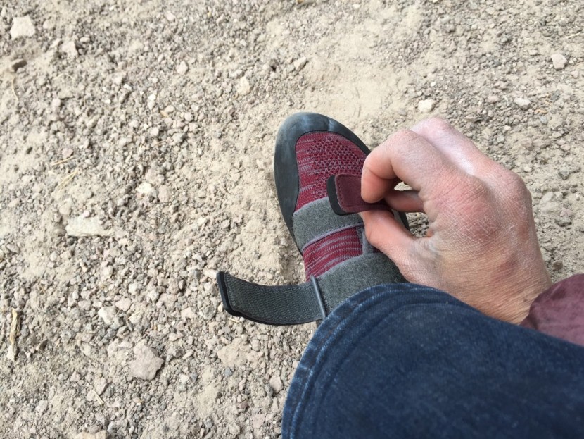 black diamond momentum for women - the velcro closure makes the momentums easy to get on and off.