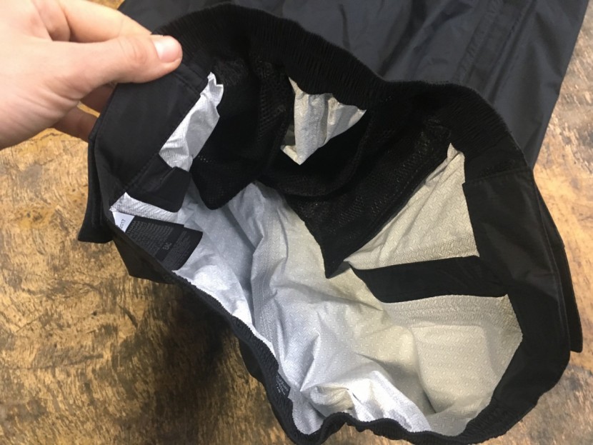 marmot precip full-zip pant for women - the waist is elastic with velcro to hold the two halves together...