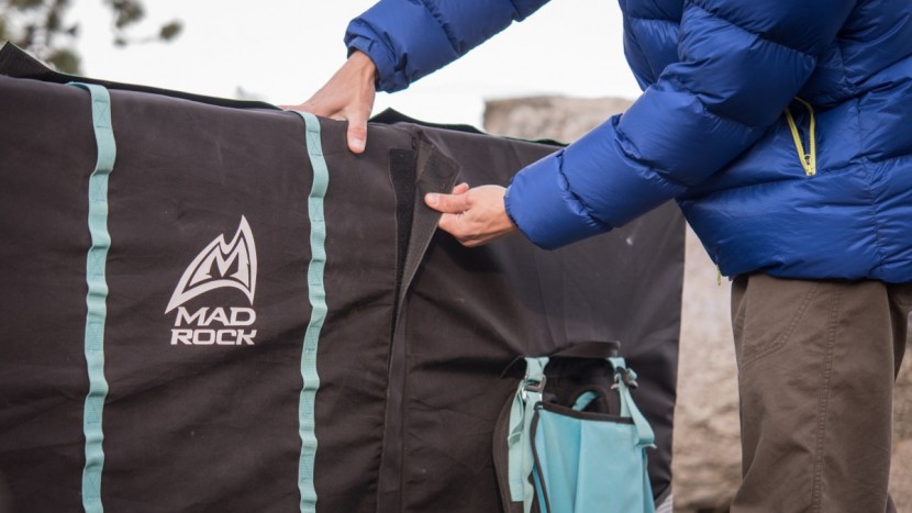 bouldering crash pad - a long velcro flap closes the hinge of this pad securely.