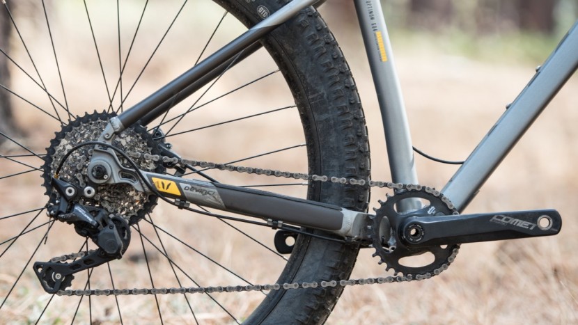 devinci kobain deore 2018 - the shimano deore 10-speed drivetrain with a 30:42 climbing gear...