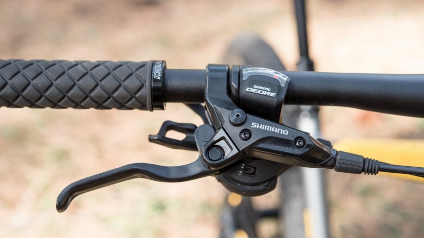 devinci kobain deore 2018 - shimano m315 brakes. not good.
