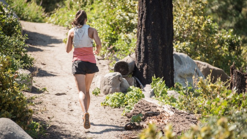 osprey dyna 1.5 - running away in the dyna, a useful but rather odd hydration pack.