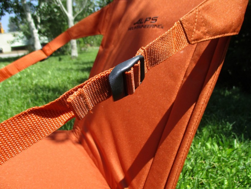 alps mountaineering weekender seat - the weekender's buckles are easy to reach and the side straps...